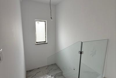 Casă individuală cu 4 camere cu Teren 240 Mp în Costi - 11