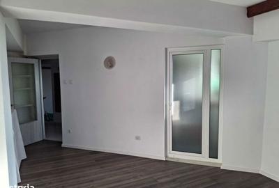 Garsonieră decomandată în Sud