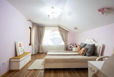 Casă cu 8 camere cu Teren 1007 Mp în Vad - 5