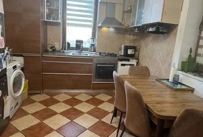 Apartament cu 3 camere decomandat în Letea - 1