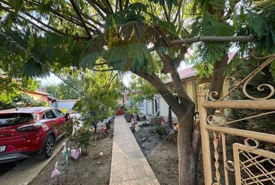 Casă cu 6 camere cu Canalizare în Sud - 1