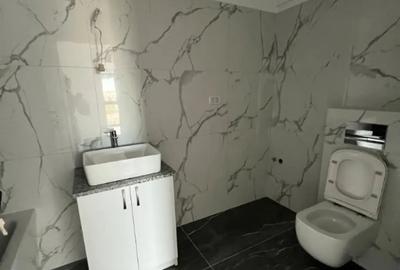 Apartament cu 7 camere decomandat în Nicolina - 7