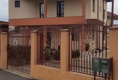 Casă cu 4 camere în Central - 2