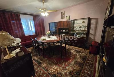 Apartament cu 3 camere decomandat în Micro IV