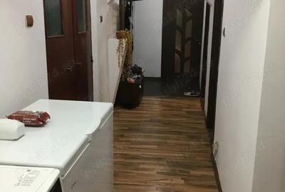 Apartament 3 camere decomandat . - 2