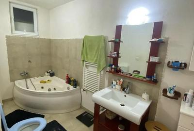 Casă cu 5 camere cu Teren 275 Mp în Ghiroda - 2