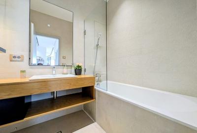 Penthouse cu 4 camere, mobilat în Central - 16