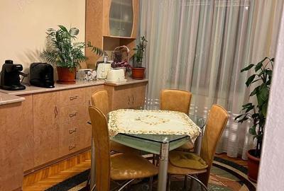 Apartament cu 4 camere semidecomandat în Central