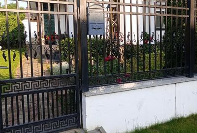 Casă cu 4 camere în Central