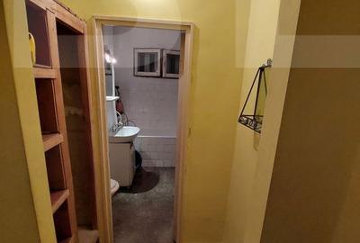 Apartament cu 3 camere semidecomandat în Central - 16