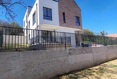 Casă cu 4 camere cu Teren 200 Mp în Florești - 2