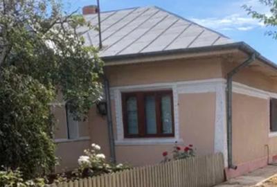 VÂND CASĂ CU CURTE, la Tecuci - 1