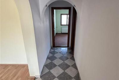 Apartament cu 3 camere semidecomandat în Podu Roș - 5