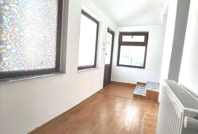 Spațiu comercial, de 50 mp, în Central - 4