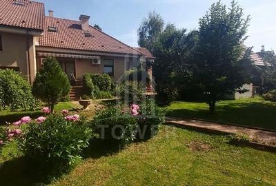 Casă individuală cu 5 camere în Central