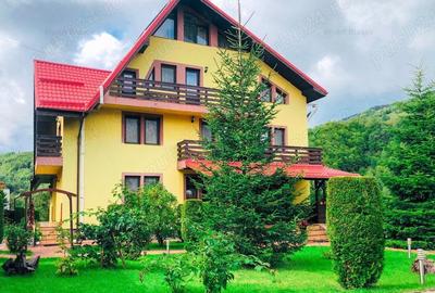 Casă cu 6 camere cu Teren 1500 Mp în Moieciu - 2