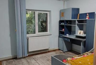 Apartament cu 4 camere decomandat în Brăilei - 2