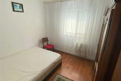 Apartament cu 3 camere semidecomandat, mobilat în Mircea cel Bătrân