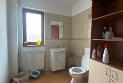Birou, de 52 mp, în Central - 3