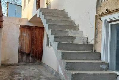 Casă cu Teren 207 Mp în Central - 2