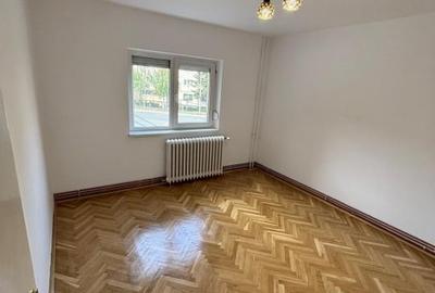 Vând  ap. 3 cam,et.1, anvelopat,cu garaj,cu 3 boxe  ,central  0745640674 - 3