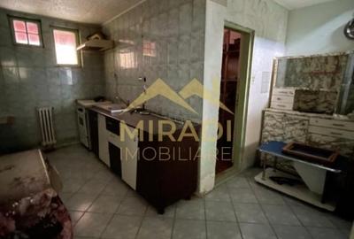 Casă cu 7 camere cu Canalizare în Central - 11