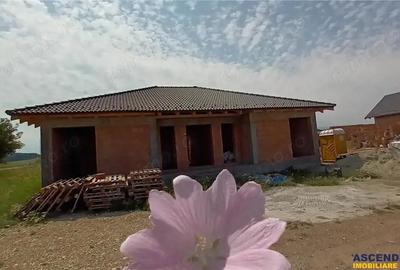 Casa la rosu in localitatea Bod, la 15 minute de Brasov, DJ 112A