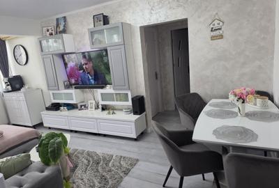 Apartament cu 3 camere decomandat în Malu Roșu - 1