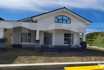 Casă cu 4 camere cu Teren 500 Mp în Central - 1