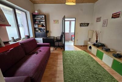 Casă cu 4 camere în Decebal