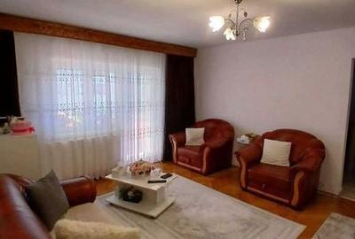 Apartament cu 3 camere semidecomandat în Micro 16 - 1