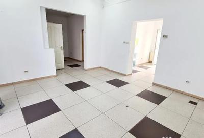 Spațiu comercial, de 110 mp, în Central - 4