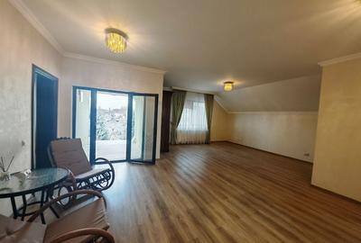 Casă cu 4 camere în Central - 1