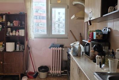 Apartament cu 3 camere decomandat în Dristor