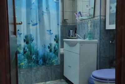 Apartament cu 3 camere în Micro 16