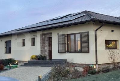 Casă cu Teren 3508 Mp în Central - 1