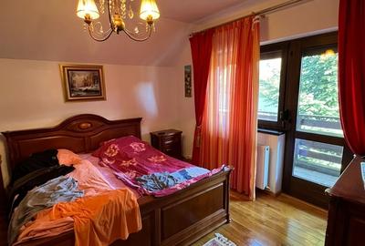 Casă cu 4 camere cu Teren 243 Mp în Central - 2