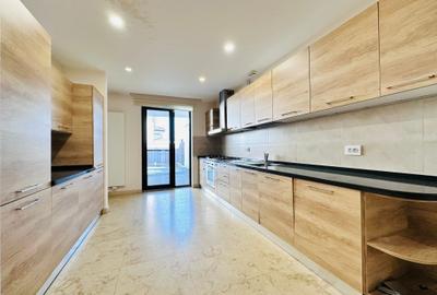 Duplex cu 11 camere cu Canalizare în Central - 3