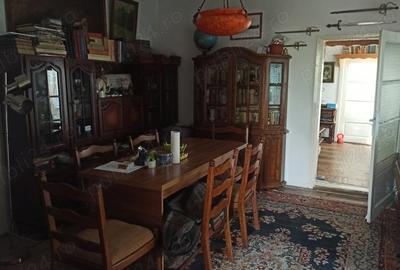 Casă cu 3 camere cu Teren 360 Mp în Central - 1