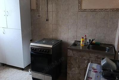 Apartament cu 3 camere semidecomandat în Central - 1