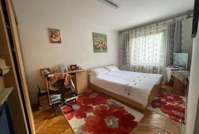 Apartament cu 3 camere decomandat, mobilat în Central - 1