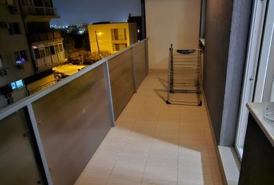 Apartament cu 3 camere decomandat în Titan
