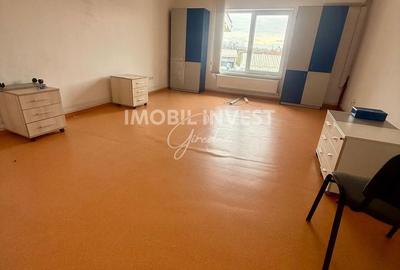 Spațiu comercial, de 270 mp, în Central - 4