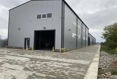 Spațiu comercial, de 1,200 mp, în Central - 8