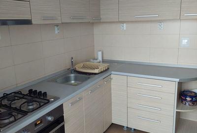 Apartament cu 3 camere decomandat în Cetate