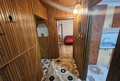 Apartament cu 3 camere decomandat, mobilat în Micro IV - 31