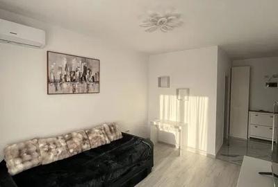 Garsonieră decomandată în Apărătorii Patriei