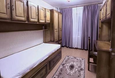 Apartament cu 3 camere decomandat în Panduri