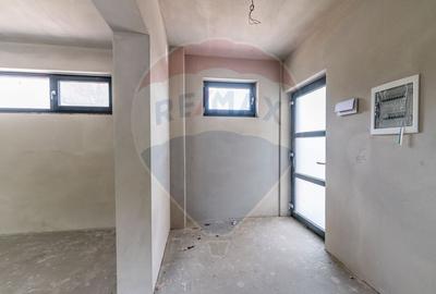 Casa intr-un complex nou de 6 case insiruite, 4 camere  zona centrala - 12