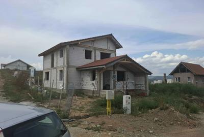 Casă cu 4 camere în Zăvoi - 6